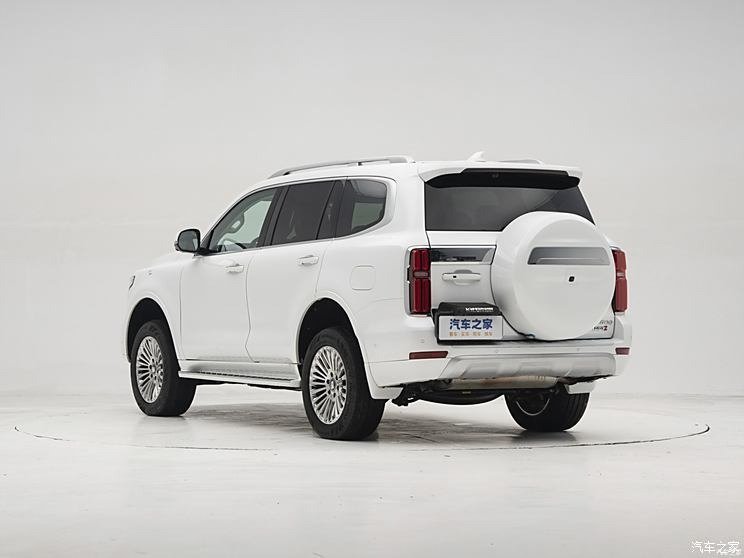 Самый мощный Tank 500, который выдает 972 л.с., проезжает 200 км без бензина и разгоняется до 100 км/ч за 4 с, получил уникальный окрас