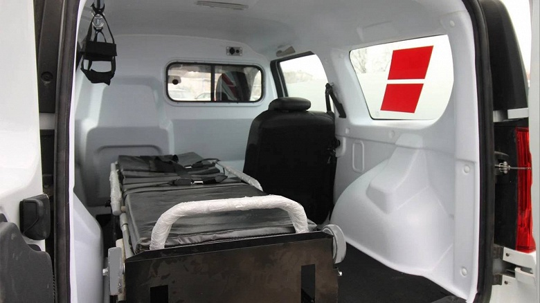 Представлены бронированный микроавтобус «Капитан», а также доработанные Lada Largus и Lada Vesta SW Cross - 5 Представлены бронированный микроавтобус «Капитан», а также доработанные Lada Largus и Lada Vesta SW Cross