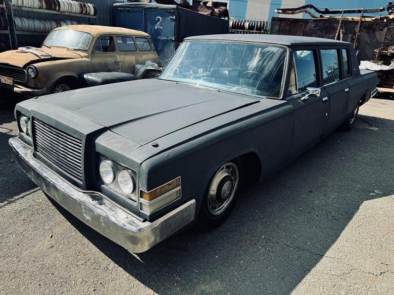 Легковой ЗИЛ 4104 с мотором 7,7 л продают «по низу рынка» — по цене Geely Monjaro - 1 Легковой ЗИЛ 4104 с мотором 7,7 л продают «по низу рынка» — по цене Geely Monjaro