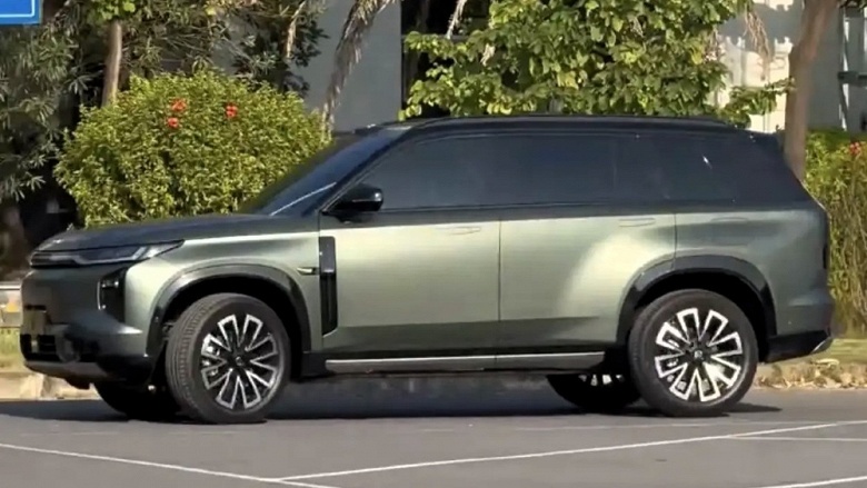 Новейший гибридный кроссовер GAC S7 засветился вживую на фото. Эта машина приедет в Россию - 4 Новейший гибридный кроссовер GAC S7 засветился вживую на фото. Эта машина приедет в Россию