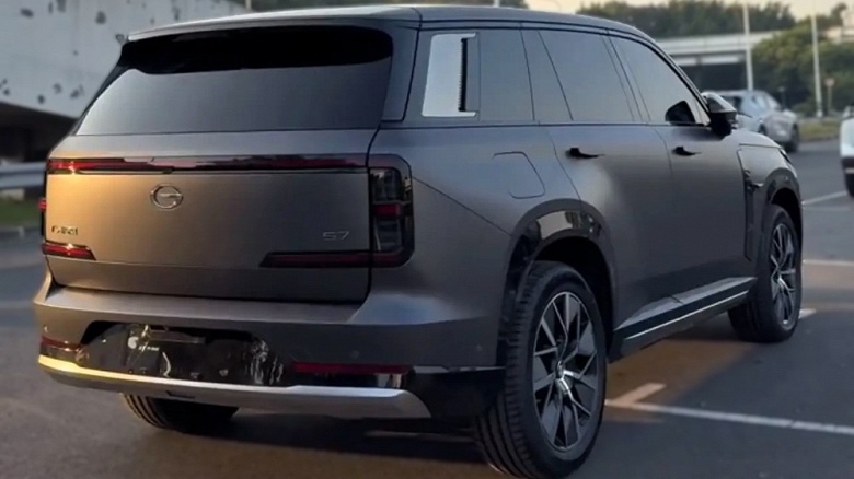 Новейший гибридный кроссовер GAC S7 засветился вживую на фото. Эта машина приедет в Россию - 5 Новейший гибридный кроссовер GAC S7 засветился вживую на фото. Эта машина приедет в Россию