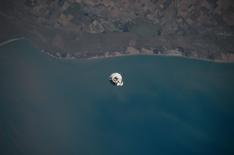Отстыковку SpaceX Dragon от МКС отложили до пятницы - 1 Отстыковку SpaceX Dragon от МКС отложили до пятницы