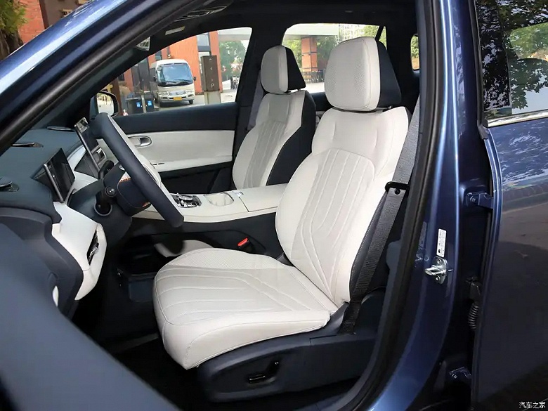 Geely сделала предложение, от которого невозможно отказаться. Galaxy Starship 7 EM-i &mdash; кроссовер размером с Monjaro и запасом хода 1400 км &mdash; стоит всего 13,7 тыс. долларов