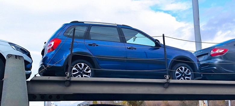 АвтоВАЗ обновил седаны и хетчбэки Lada Granta &mdash; их начали красить в новый цвет