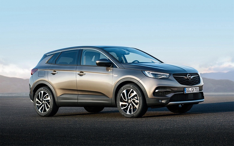 У россиян ещё есть возможность получить немецкое качество по выгодной цене: в продаже обнаружились кроссоверы Opel Grandland X с 6-ступенчатым &laquo;автоматом&raquo; &mdash; всего 2,5 млн рублей