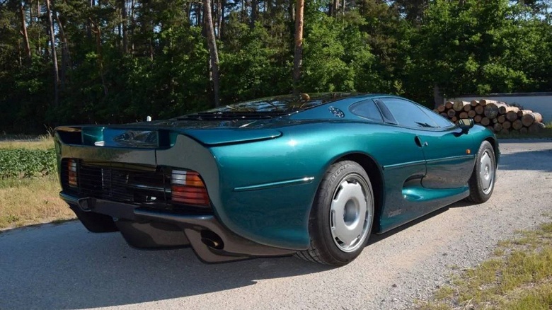 Чемпион Нюрбургринга, который разгонялся почти до 400 км ч: в России предлагают купить суперкар Jaguar XJ220 - 1 Чемпион Нюрбургринга, который разгонялся почти до 400 км/ч: в России предлагают купить суперкар Jaguar XJ220