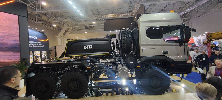 11-литровый мотор ЯМЗ, до 110 т, наши кабина, рама и мосты &mdash; за 20 млн рублей. Представлен российский самосвал &laquo;БАЗ-S32A5&raquo;