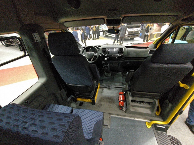 &laquo;Газель&raquo; уже не та, и это хорошо. Пневмоподвеска и огромное количество электронных систем входят в оснащение школьного микроавтобуса