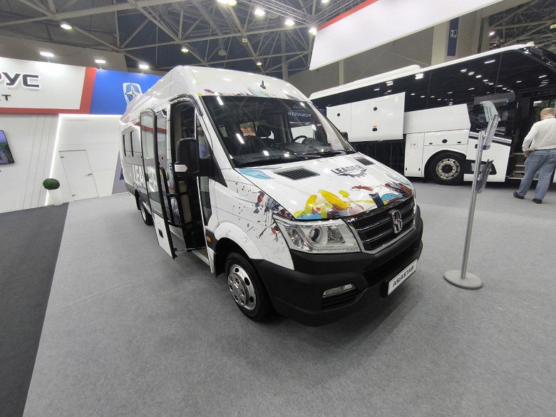 В Россию привезли «китайский Mercedes-Benz Sprinter». Стоит как две «ГАЗели» - 2 В Россию привезли «китайский Mercedes-Benz Sprinter». Стоит как две «ГАЗели»