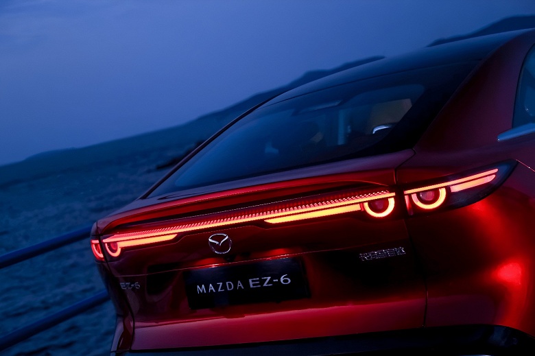 Новая &laquo;шестёрка&raquo; с запасом хода до 1200 км превзошла ожидания Mazda: компания наращивает производство Mazda EZ-6