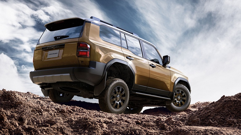 В Москву к концу года привезли новую партию внедорожников Toyota Land Cruiser Prado 250 &mdash; в топовой комплектации за 12 млн рублей