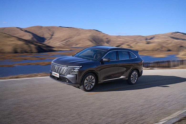 Главный конкурент Geely Monjaro. Представлен Changan CS75 Plus Ultra &mdash; хитовый кроссовер наконец-то получил 2,0-литровый мотор