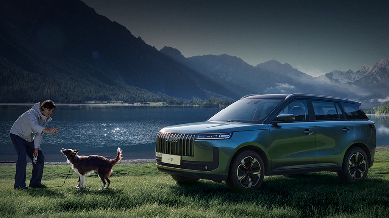 Дизайн в стиле Range Rover, полный привод, большая грузоподъёмность, отличное оснащение и багажник на крыше: в России выходит Jaecoo J5
