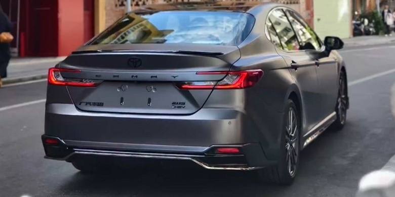 Особая Toyota Camry Brilliant Edition выходит завтра: серый матовый цвет, акустика Dynaudio и черные логотипы - 2 Особая Toyota Camry Brilliant Edition выходит завтра: серый матовый цвет, акустика Dynaudio и черные логотипы