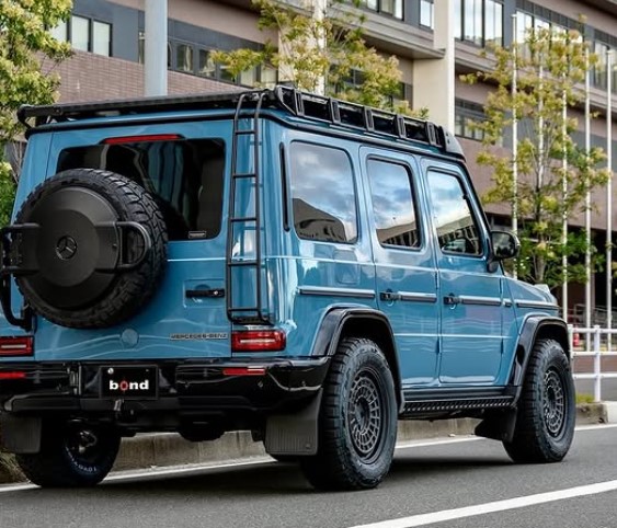Представлен Mercedes-Benz G-Class для настоящего бездорожья с лебедкой, багажником на крыше и прожекторами - 2 Представлен Mercedes-Benz G-Class для настоящего бездорожья с лебедкой, багажником на крыше и прожекторами