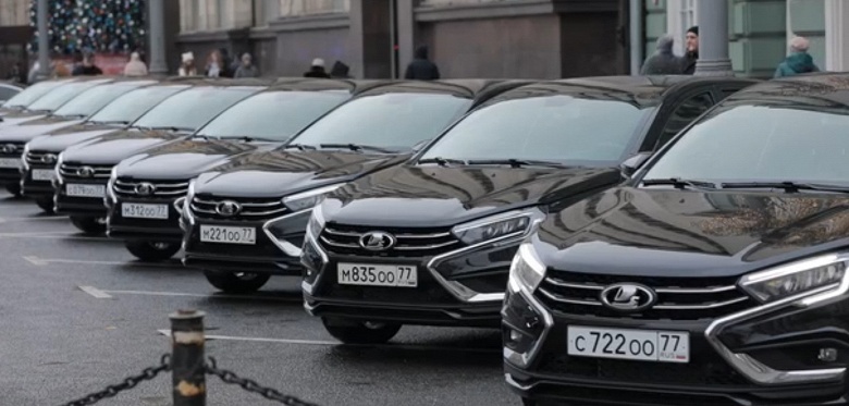Целый отряд новеньких Lada Aura прибыл в Государственную Думу: на них пересядут главы комитетов и комиссий ГД - 2 Целый отряд новеньких Lada Aura прибыл в Государственную Думу: на них пересядут главы комитетов и комиссий ГД