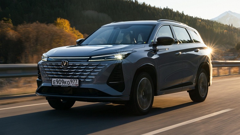 Просторный кроссовер с 8-ступенчатым &laquo;автоматом&raquo; Aisin и мощным мотором. Changan CS75 Plus нового поколения подорожал вскоре после выпуска