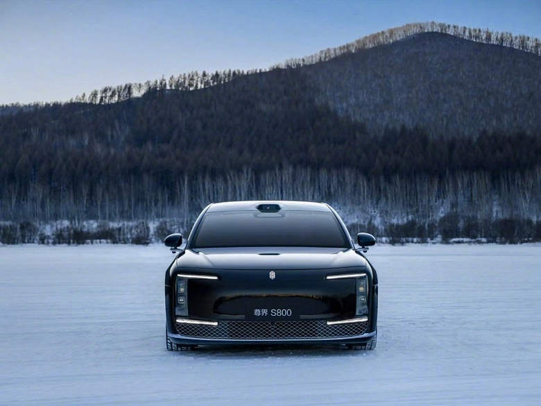 Aurus, Rolls-Royce и Bentley, в сторону: &laquo;800-й&raquo; лимузин Huawei Maextro, который ожидается в России, дрифтит по снегу и льду при -30 &deg;C