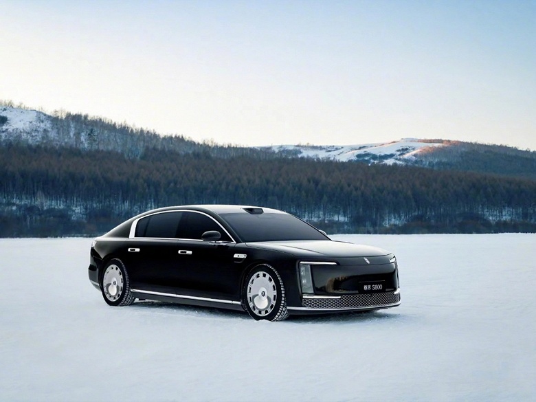 Aurus, Rolls-Royce и Bentley, в сторону: &laquo;800-й&raquo; лимузин Huawei Maextro, который ожидается в России, дрифтит по снегу и льду при -30 &deg;C