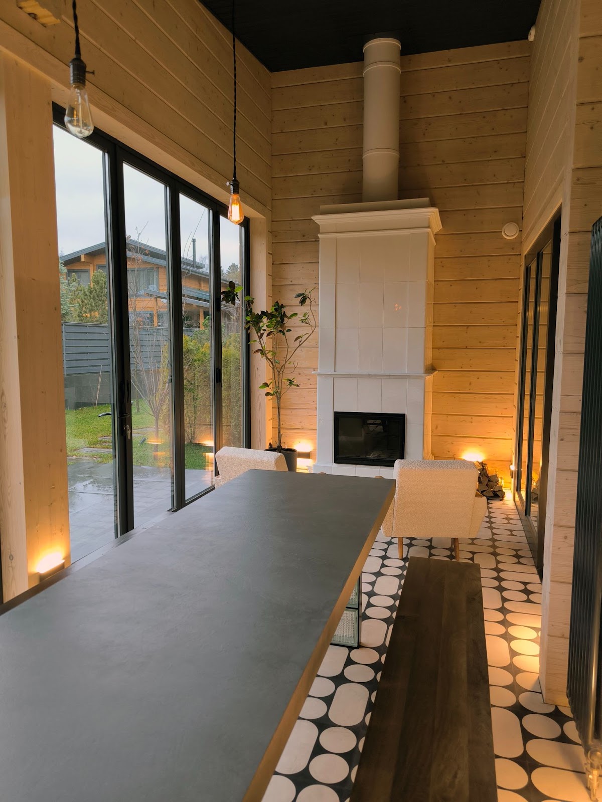 Веранда с камином