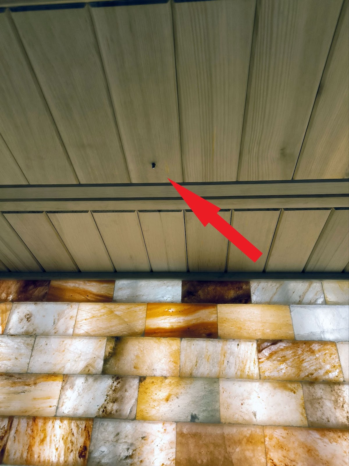 Датчик температуры 1-wire в потолке сауны