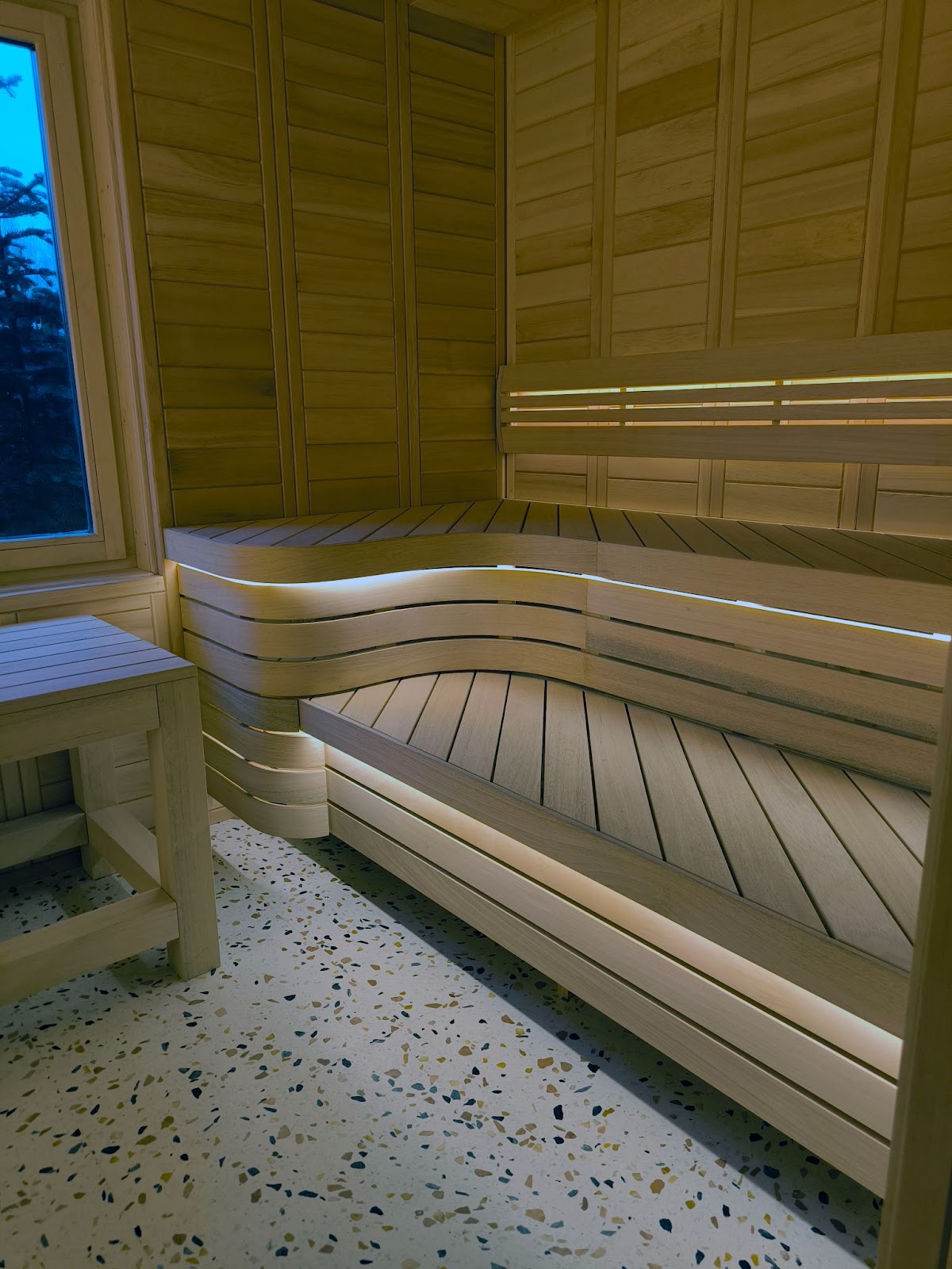 Декоративная подсветка под полками