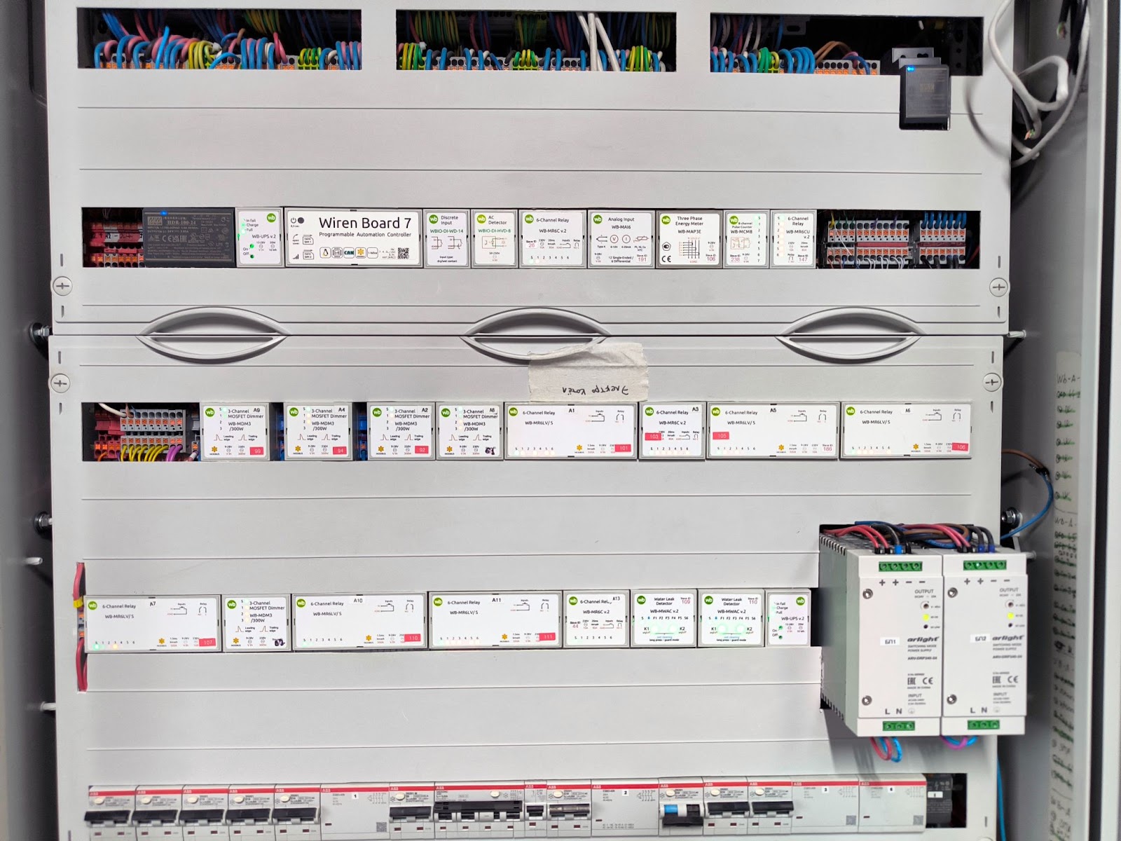 Модули Wiren Board крупным планом