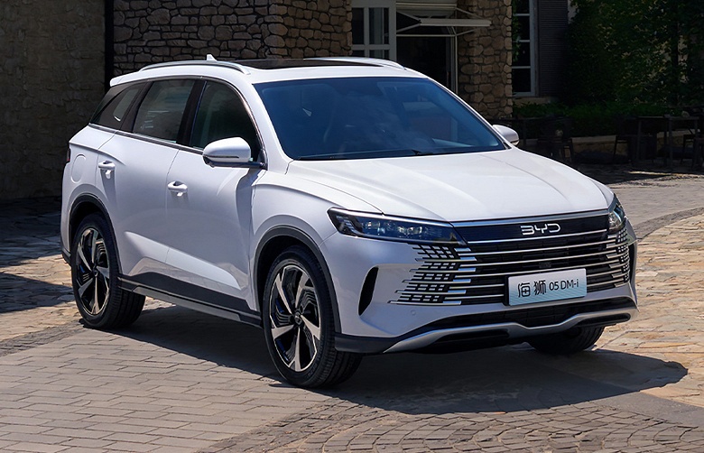 BYD развязывает очередную ценовую войну: стоимость крупного гибридного кроссовера BYD Sea Lion 05 DM-i с силовой установкой пятого поколения упала до 13,7 тыс. долларов - 1 BYD развязывает очередную ценовую войну: стоимость крупного гибридного кроссовера BYD Sea Lion 05 DM-i с силовой установкой пятого поколения упала до 13,7 тыс. долларов