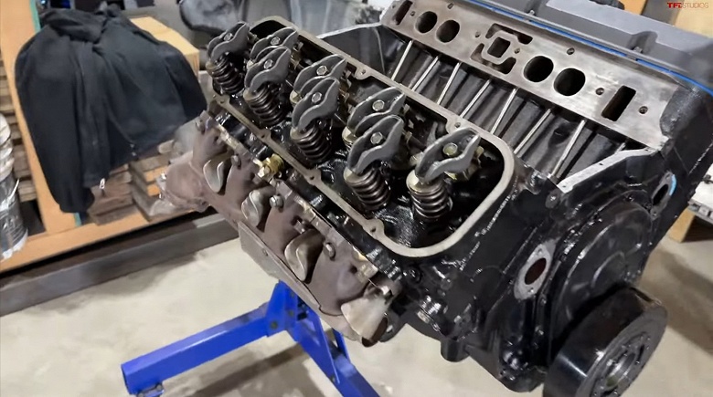 УАЗ &laquo;Буханка&raquo; превратилась в UAZ Buhanka. Американцы установили в российский вездеход 4,8-литровый мотор V8 от Chevrolet Silverado и 4-ступенчатый &laquo;автомат&raquo; GM