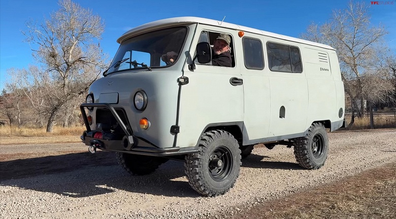 УАЗ &laquo;Буханка&raquo; превратилась в UAZ Buhanka. Американцы установили в российский вездеход 4,8-литровый мотор V8 от Chevrolet Silverado и 4-ступенчатый &laquo;автомат&raquo; GM