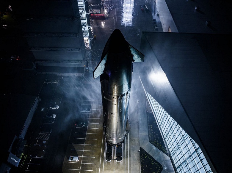 Starship нового поколения готов к старту: ракету собрали в единое целое, на корабле нарисовали Годзиллу - 1 Starship нового поколения готов к старту: ракету собрали в единое целое, на корабле нарисовали Годзиллу