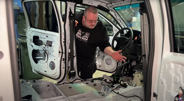 Рама как у Toyota Hilux, китайский аккумулятор и слабая шумоизоляция. &laquo;Клубный сервис&raquo; разобрал &laquo;русский Hilux&raquo; &mdash; пикап Sollers ST6