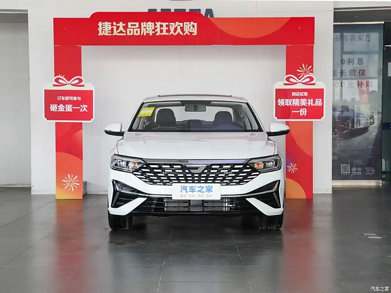 Замена Toyota Corolla от Volkswagen с перспективой официально появиться в России. Стартовали продажи Jetta VA7, цена &mdash; всего 12 тыс. долларов