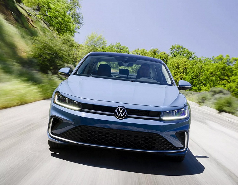 Volkswagen Jetta снова в России. У дилеров появился седан Volkswagen Jetta SE 2024 с 8-ступенчатым «автоматом» — всего 2,99 млн рублей - 1 Volkswagen Jetta снова в России. У дилеров появился седан Volkswagen Jetta SE 2024 с 8-ступенчатым «автоматом» — всего 2,99 млн рублей