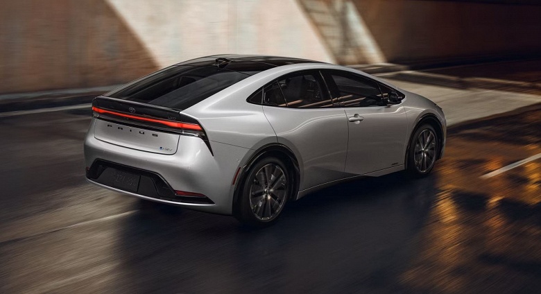 Новейший Toyota Prius сильно подешевел в России: машину пятого поколения в кузове XW60 можно заказать за 3,5 млн рублей - 2 Новейший Toyota Prius сильно подешевел в России: машину пятого поколения в кузове XW60 можно заказать за 3,5 млн рублей