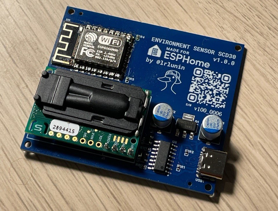 Изначально я планировал вставить подставочки между сенсором и платой, но доступный мне 3D принтер не смог напечатать такие мелкие детальки. Токарного станка тоже нет под рукой, да и в целом сенсор неплохо держится на 4ех контактах.