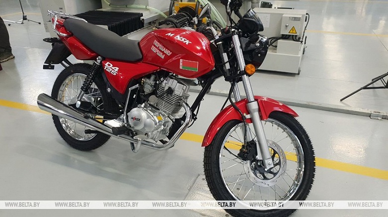 &laquo;Первому &mdash; первый&raquo;: выпущен обновлённый мотоцикл Minsk D4 125. Его подарили Лукашенко