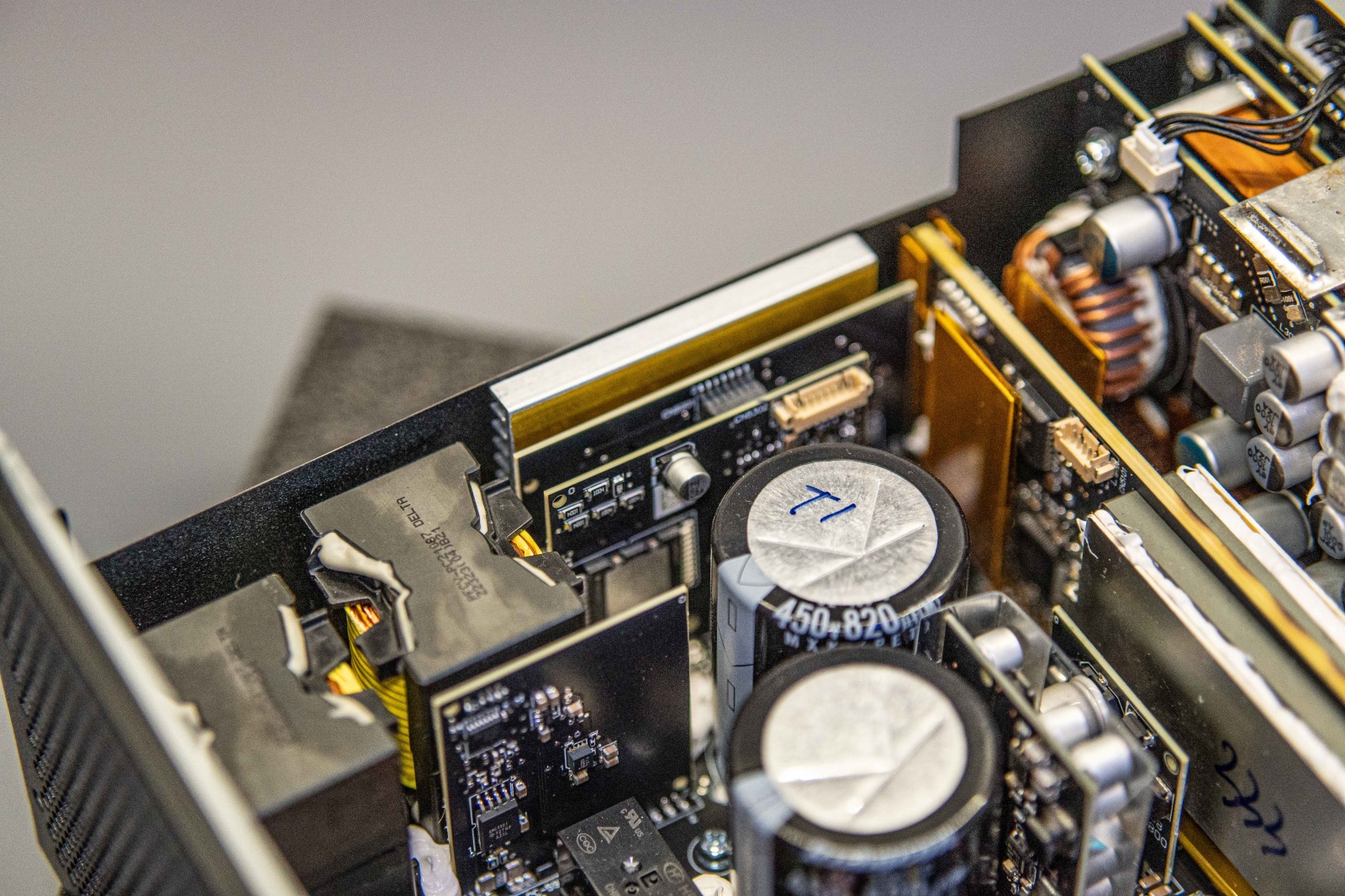 Разбираем и тестируем блок питания XPG Fusion 1600Вт — Gan, планарный трансформатор, и мощность на грани разумного - 27 Разбираем и тестируем блок питания XPG Fusion 1600Вт — Gan, планарный трансформатор, и мощность на грани разумного - 27