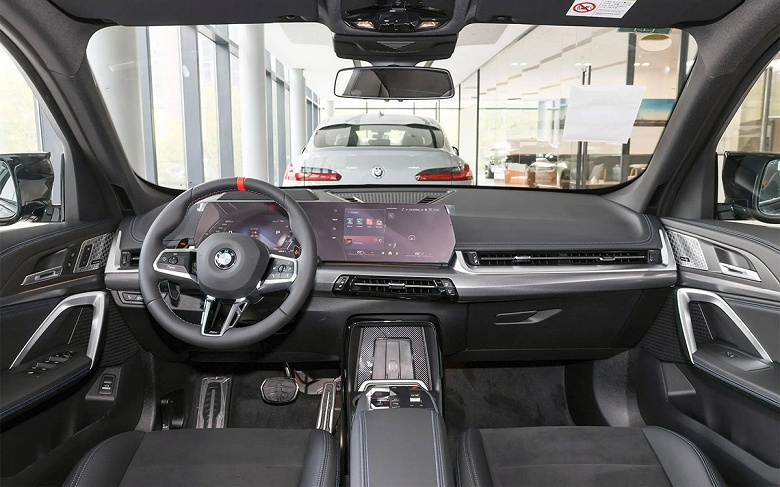 Такой BMW есть только в Китае, но теперь &mdash; и в России. Дилер привез 300-сильный полноприводный кроссовер BMW X1 Long M35i xDrive