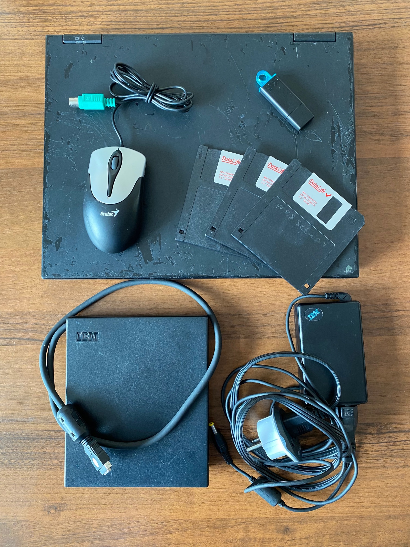 Полный комплект Юного гика (флешку не отдал)