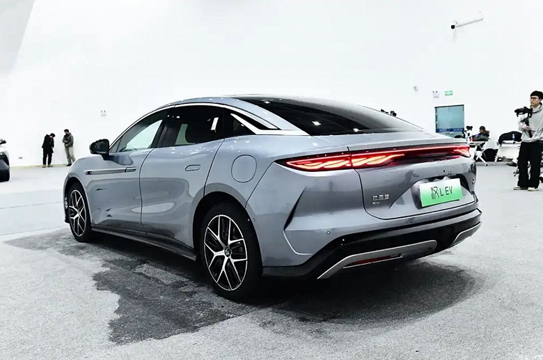 Этот флагман BYD станет сильным конкурентом BMW 5 серии и Mercedes-Benz E-класса. Представлен BYD Han L: 1101 л.с., 2,7 с до 100 км/ч, полный привод и &laquo;Глаз Бога&raquo; за 41 тыс. долларов