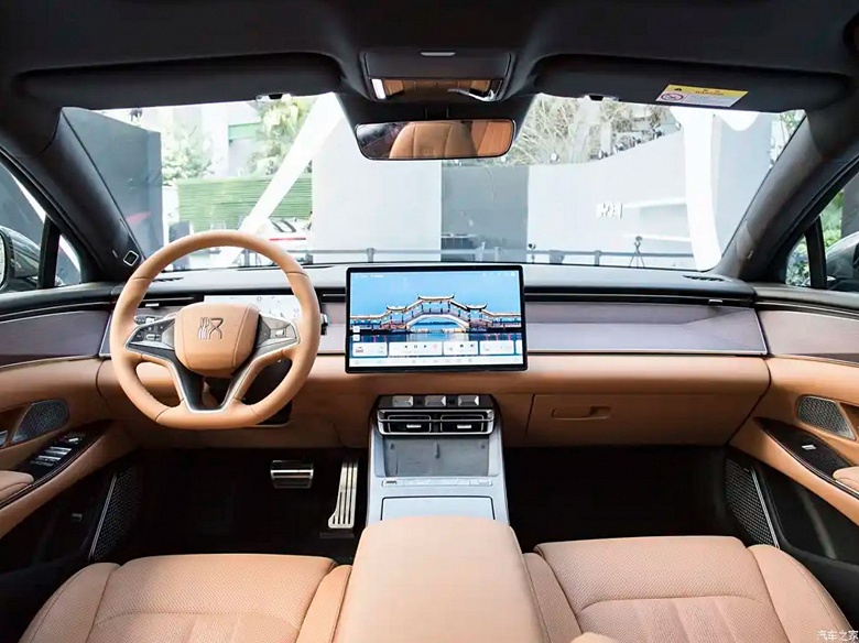 Этот флагман BYD станет сильным конкурентом BMW 5 серии и Mercedes-Benz E-класса. Представлен BYD Han L: 1101 л.с., 2,7 с до 100 км/ч, полный привод и &laquo;Глаз Бога&raquo; за 41 тыс. долларов