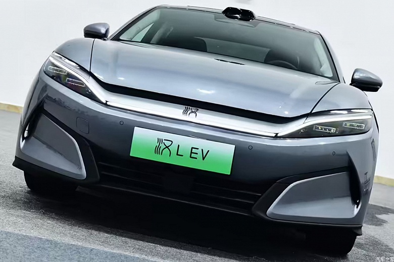 Этот флагман BYD станет сильным конкурентом BMW 5 серии и Mercedes-Benz E-класса. Представлен BYD Han L: 1101 л.с., 2,7 с до 100 км/ч, полный привод и &laquo;Глаз Бога&raquo; за 41 тыс. долларов