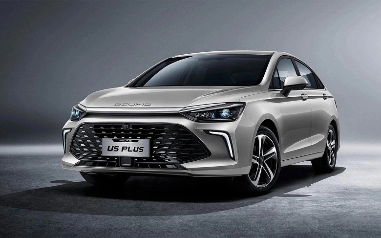 Замена Skoda Octavia, Kia Cerato и Hyundai Elantra &mdash; теперь дешевле 1,5 млн рублей. В России сильно подешевел выпускаемый у нас седан BAIC U5 Plus