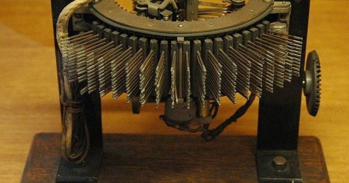 Сейчас первый шаговый искатель хранится в музее