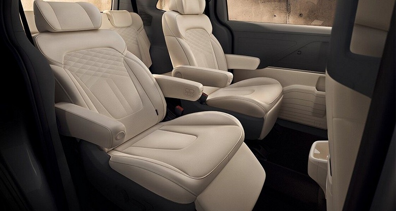 Hyundai Custin сильно подешевел в России: просторный 7-местный минивэн с &laquo;автоматом&raquo; стал доступнее на 700 тыс. рублей