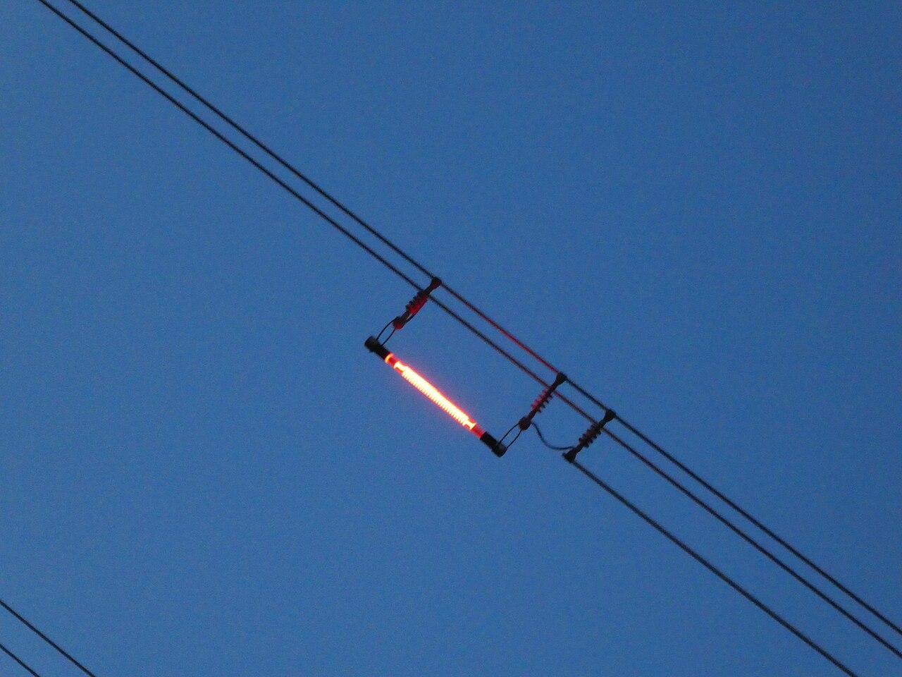 Изображение выглядит как небо, на открытом воздухе, Электроснабжение, электричество  Автоматически созданное описание