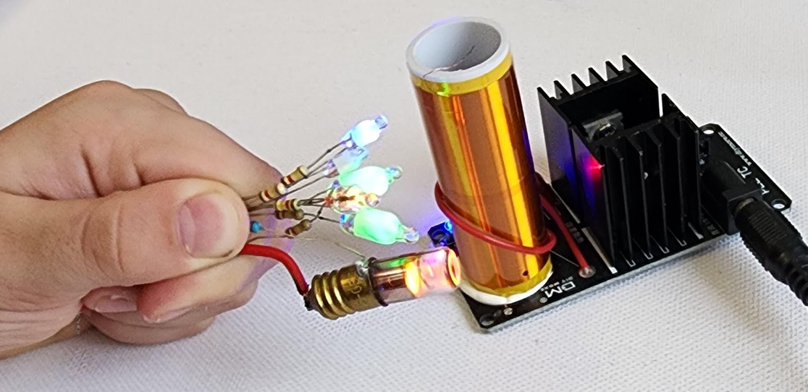 Изображение выглядит как офисные принадлежности, пластик, Имущество общего назначения, Офисный инструмент  Автоматически созданное описание