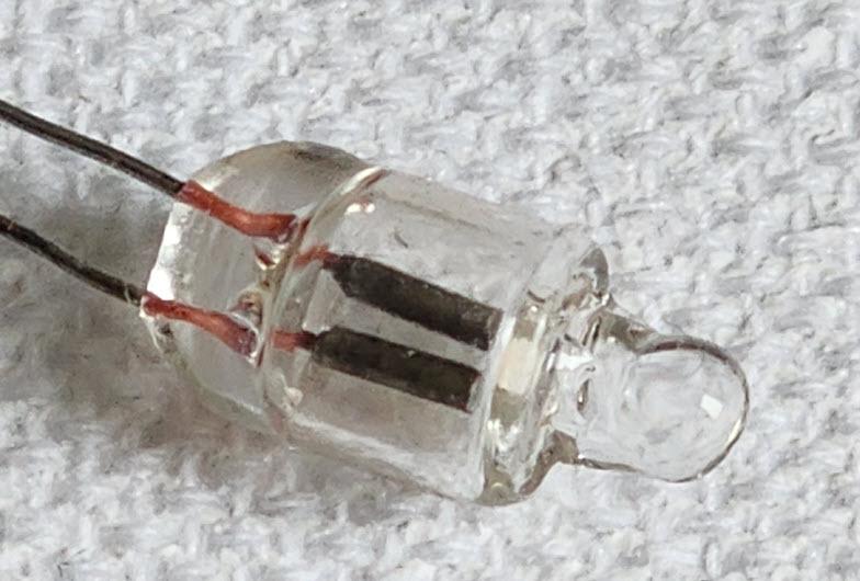 Изображение выглядит как трубка, в помещении  Автоматически созданное описание