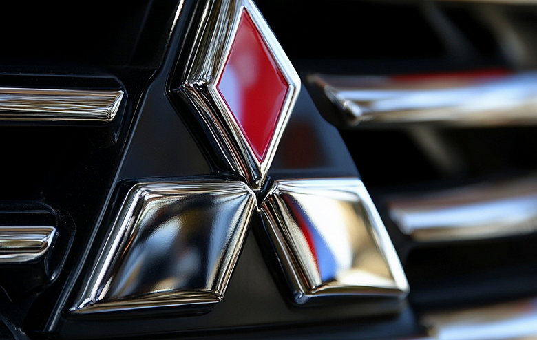 Mercedes-Benz GLA 250 за 1,8 млн рублей, Mitsubishi Pajero Sport за 1,7 млн рублей, Hummer H2 за 1,5 млн рублей. В России продадут машины должников